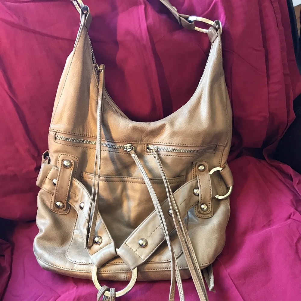 PERFECT MEDIUM SIZE TAN LEATHER SHOULDER BAG NWOT